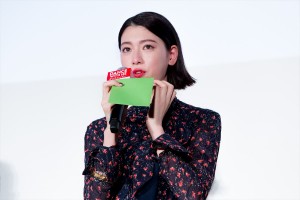 『ダンスウィズミー』初日舞台挨拶に登場した三吉彩花