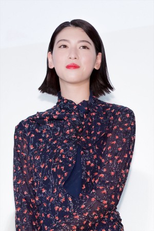 『ダンスウィズミー』初日舞台挨拶に登場した三吉彩花