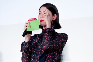 『ダンスウィズミー』初日舞台挨拶に登場した三吉彩花