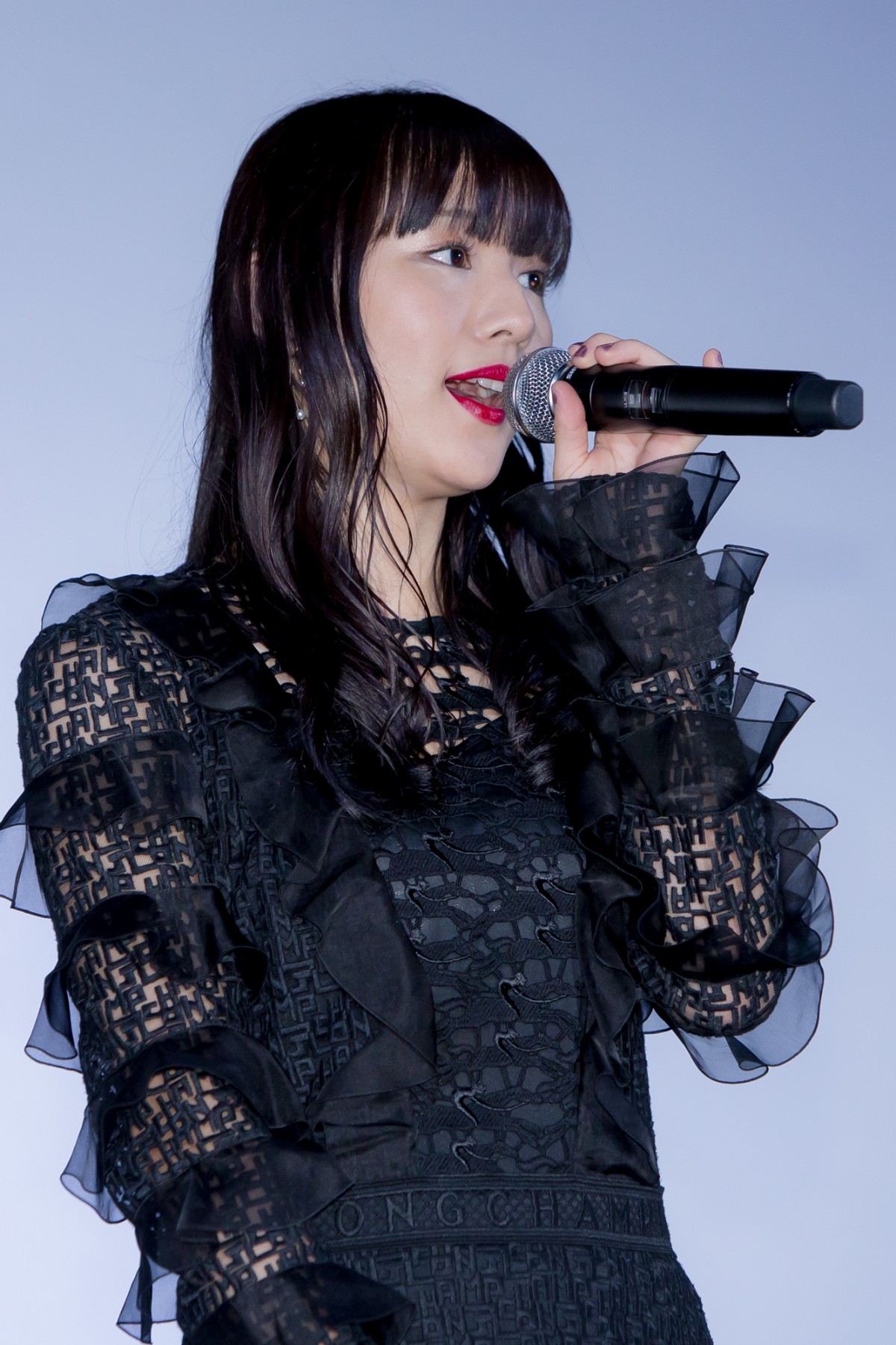 浅川梨奈、笑いをこらえるのに必死で「鼻がピクピク」 撮影秘話を明かす