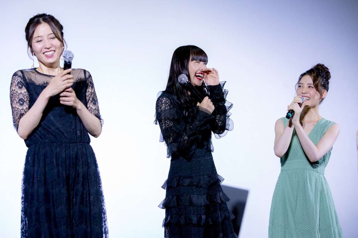 浅川梨奈、笑いをこらえるのに必死で「鼻がピクピク」 撮影秘話を明かす