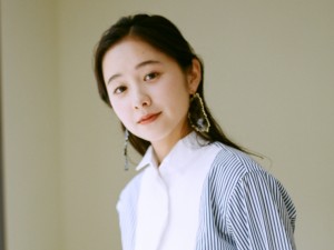 映画『プリズン13』で主演を務める堀田真由