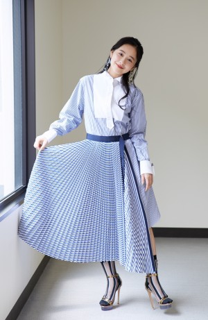 映画『プリズン13』で主演を務める堀田真由