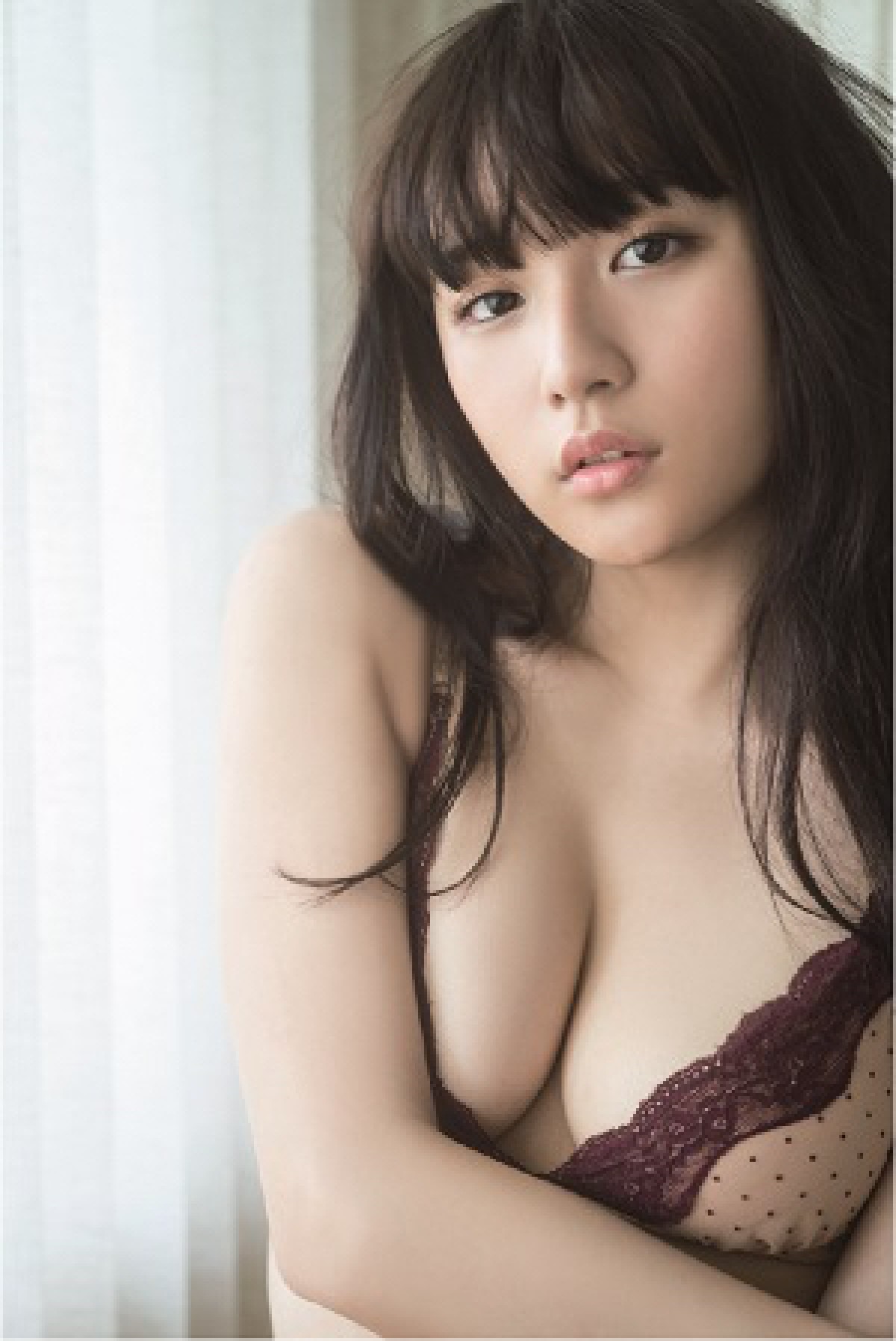 浅川梨奈、20歳のセクシーさとあどけなさを凝縮　グラビア集大成の写真集発売