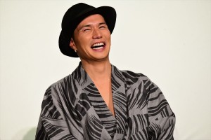 映画『3人の信長』完成披露舞台挨拶に登場した市原隼人