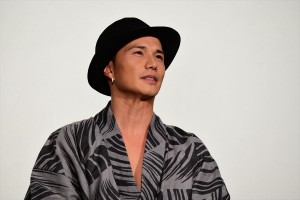 映画『3人の信長』完成披露舞台挨拶に登場した市原隼人