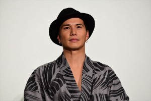 映画『3人の信長』完成披露舞台挨拶に登場した市原隼人