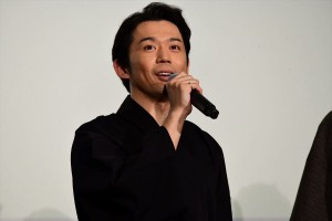 映画『3人の信長』完成披露舞台挨拶に登場した岡田義徳