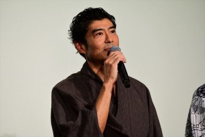 映画『3人の信長』完成披露舞台挨拶に登場した高嶋政宏