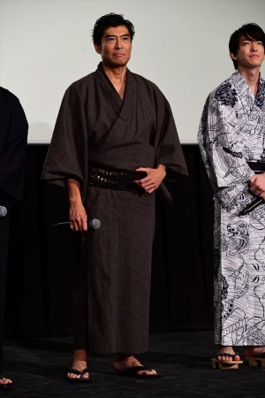 映画『3人の信長』完成披露舞台挨拶に登場した高嶋政宏