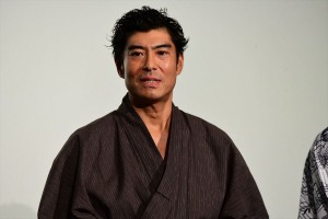 映画『3人の信長』完成披露舞台挨拶に登場した高嶋政宏