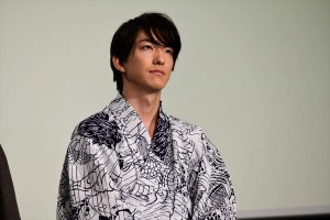 映画『3人の信長』完成披露舞台挨拶に登場した前田公輝