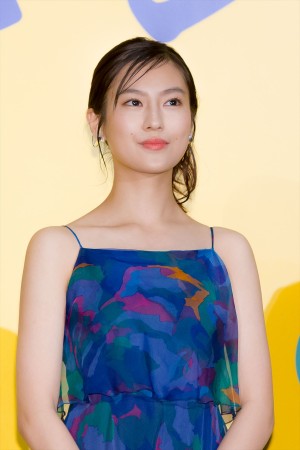 『アイネクライネナハトムジーク』完成披露上映会に登場した恒松祐里