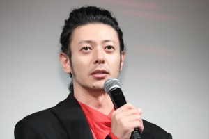 『ある船頭の話』完成披露試写会に登場したオダギリジョー監督