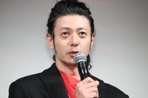 『ある船頭の話』完成披露試写会に登場したオダギリジョー監督