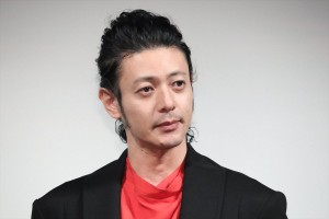 『ある船頭の話』完成披露試写会に登場したオダギリジョー監督