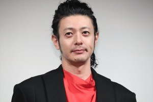 『ある船頭の話』完成披露試写会に登場したオダギリジョー監督