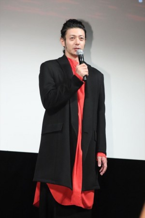 『ある船頭の話』完成披露試写会に登場したオダギリジョー監督