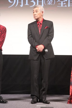 『ある船頭の話』完成披露試写会に登場した柄本明