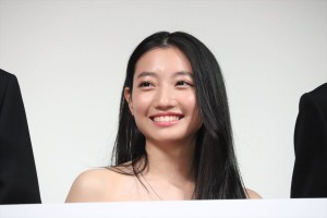 『ある船頭の話』完成披露試写会に登場した川島鈴遥