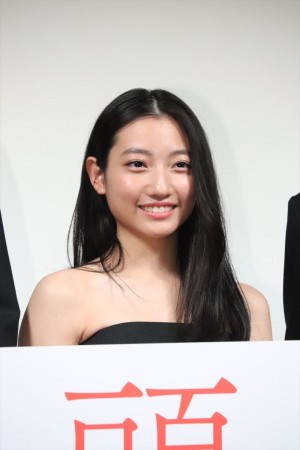 『ある船頭の話』完成披露試写会に登場した川島鈴遥