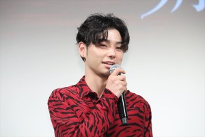 『ある船頭の話』完成披露試写会に登場した村上虹郎