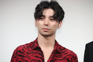 『ある船頭の話』完成披露試写会に登場した村上虹郎