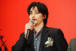 映画『見えない目撃者』完成披露試写会に登場した柳俊太郎