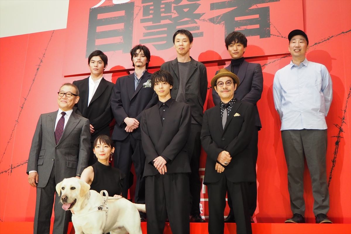 吉岡里帆＆高杉真宙、共演“犬”がマイクを狙うハプニングに爆笑
