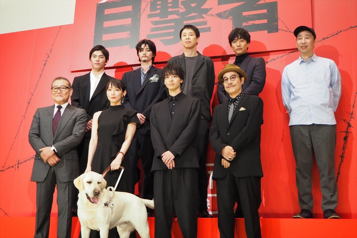 吉岡里帆＆高杉真宙、共演“犬”がマイクを狙うハプニングに爆笑