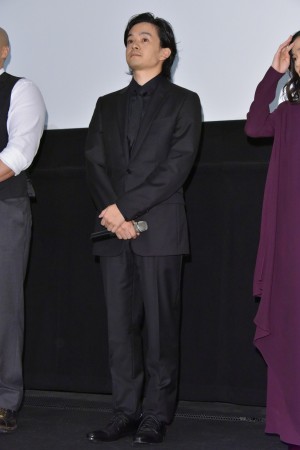 映画『宮本から君へ』完成披露舞台挨拶に登場した池松壮亮