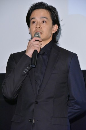 映画『宮本から君へ』完成披露舞台挨拶に登場した池松壮亮