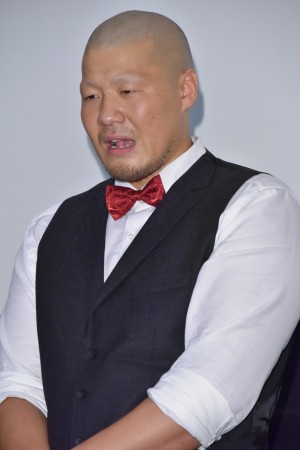 映画『宮本から君へ』完成披露舞台挨拶に登場した一ノ瀬ワタル