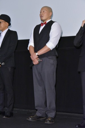 映画『宮本から君へ』完成披露舞台挨拶に登場した一ノ瀬ワタル