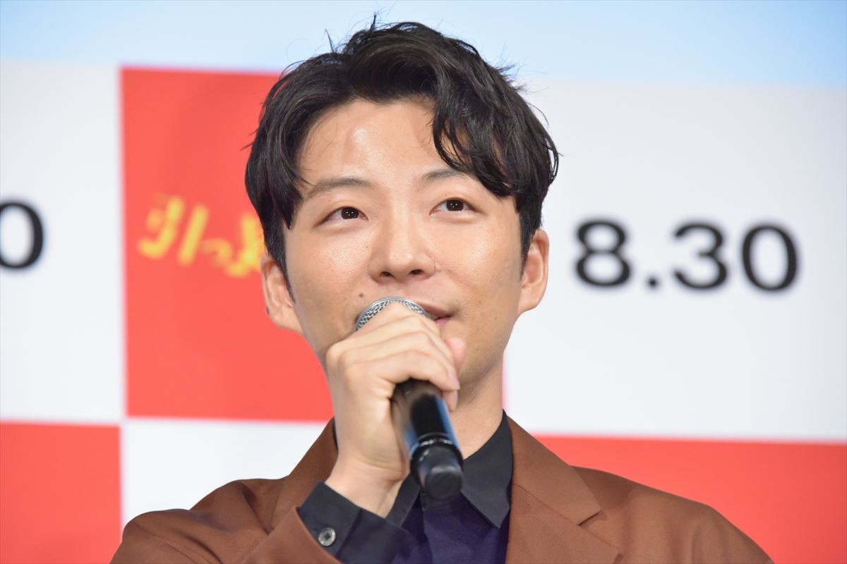 星野源、主演映画イベントにサプライズ登場！ 観客喜びの悲鳴
