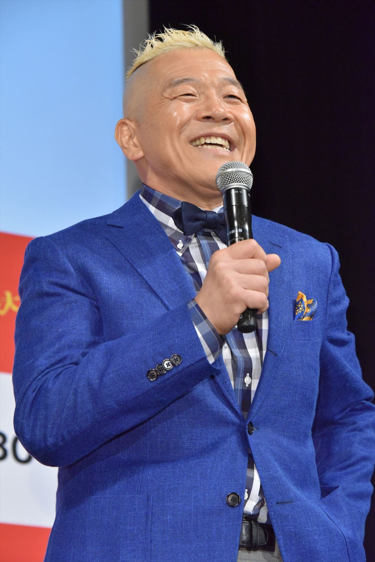 星野源、主演映画イベントにサプライズ登場！ 観客喜びの悲鳴