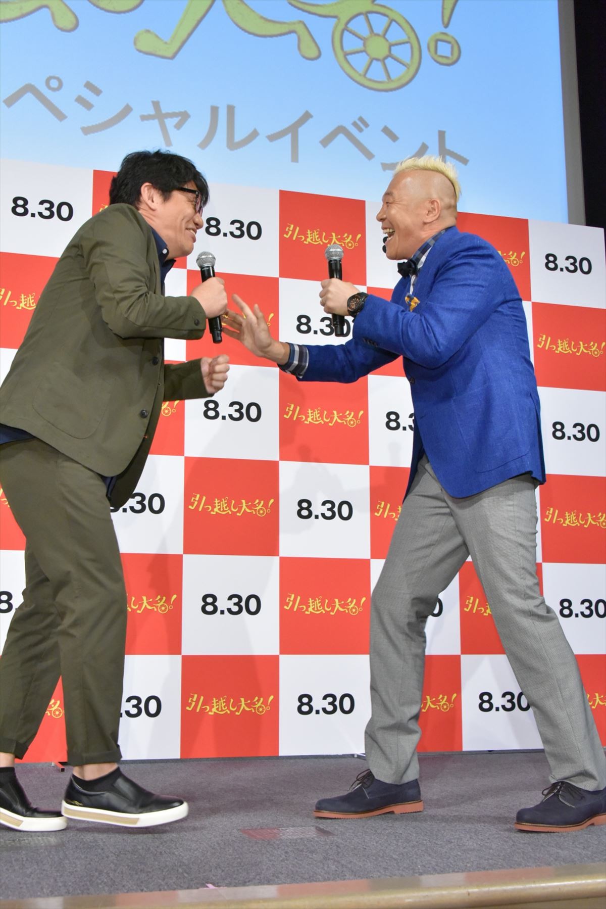 星野源、主演映画イベントにサプライズ登場！ 観客喜びの悲鳴