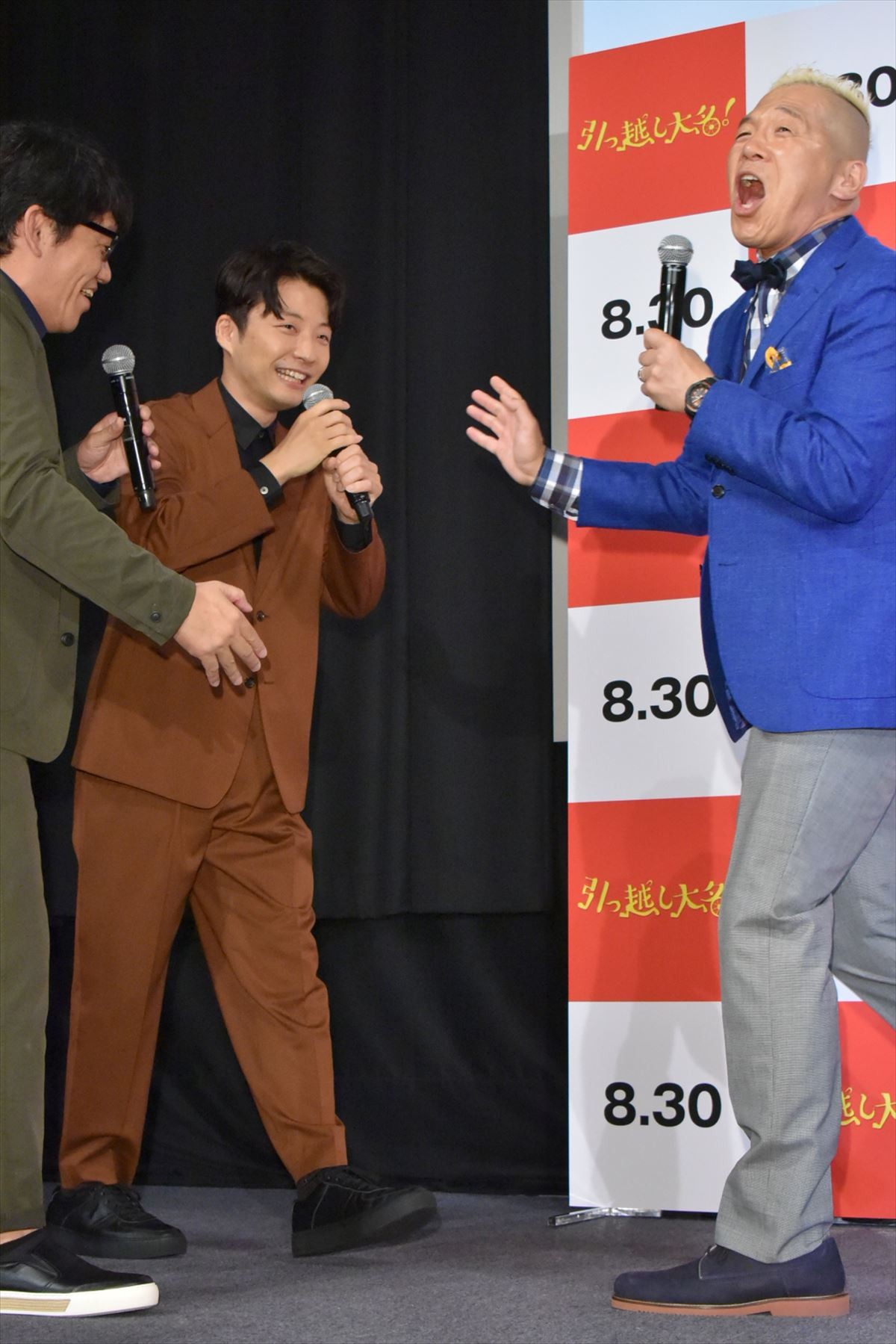 星野源、主演映画イベントにサプライズ登場！ 観客喜びの悲鳴