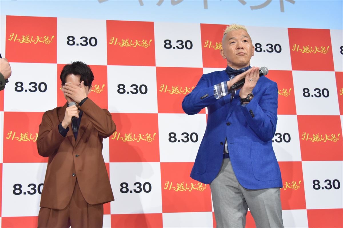 星野源、主演映画イベントにサプライズ登場！ 観客喜びの悲鳴
