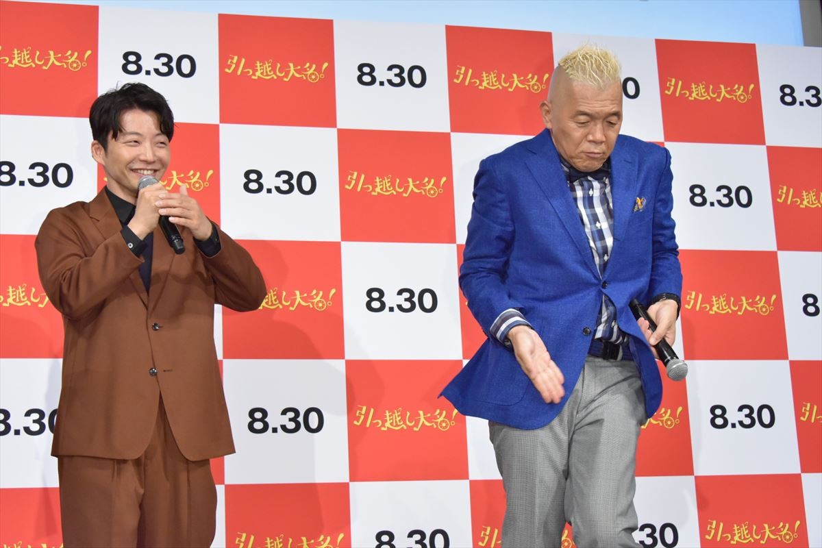 星野源、主演映画イベントにサプライズ登場！ 観客喜びの悲鳴