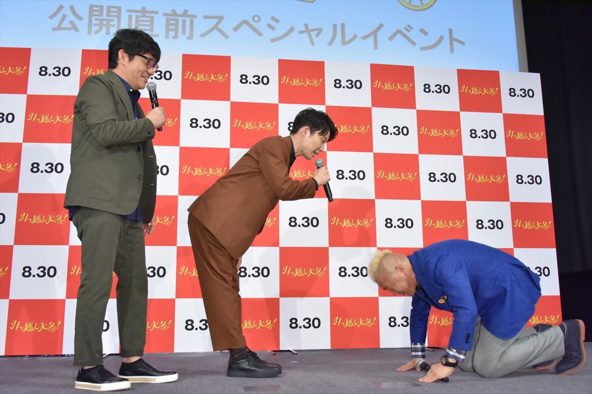 星野源、主演映画イベントにサプライズ登場！ 観客喜びの悲鳴