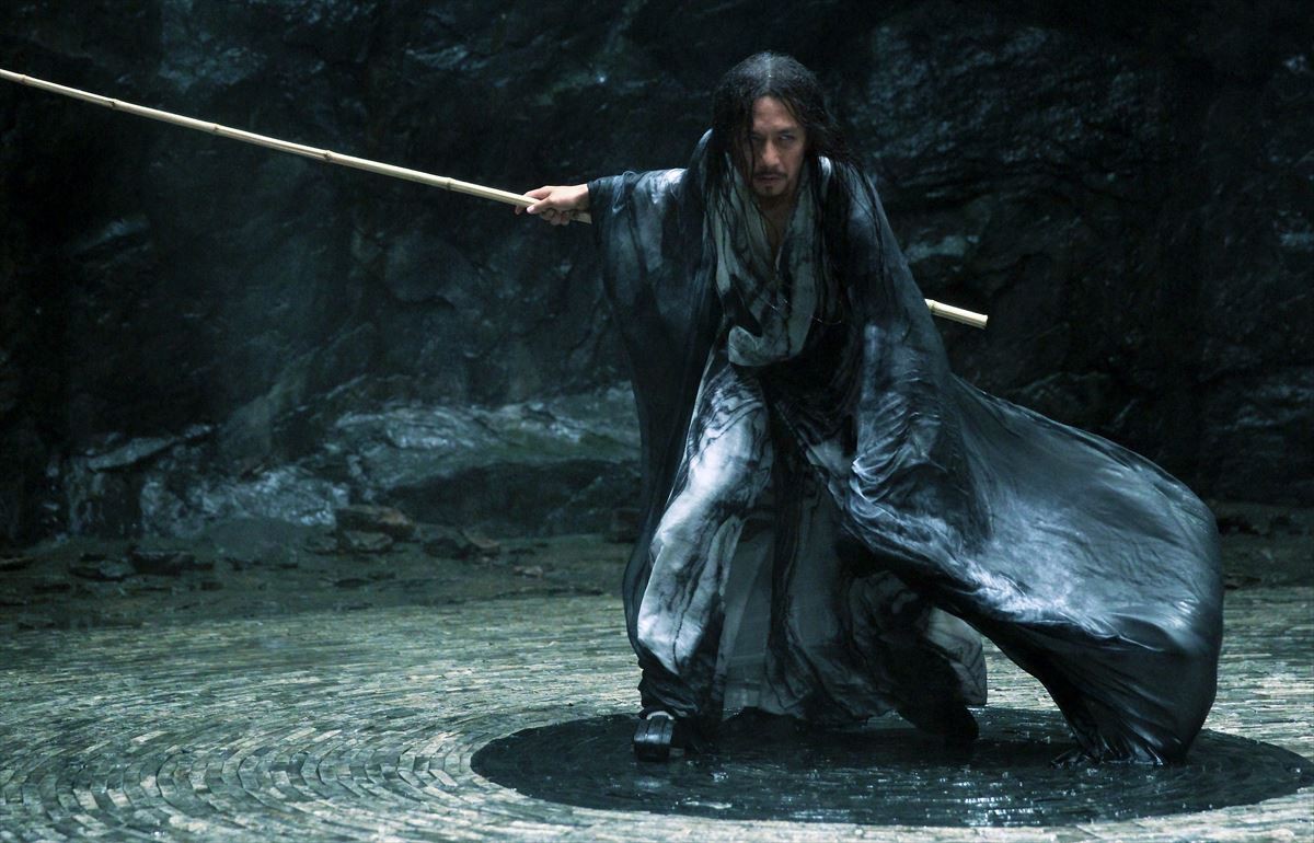 奇策“アンブレラ・ソード”さく裂！ チャン・イーモウ渾身の武侠アクションシーン映像