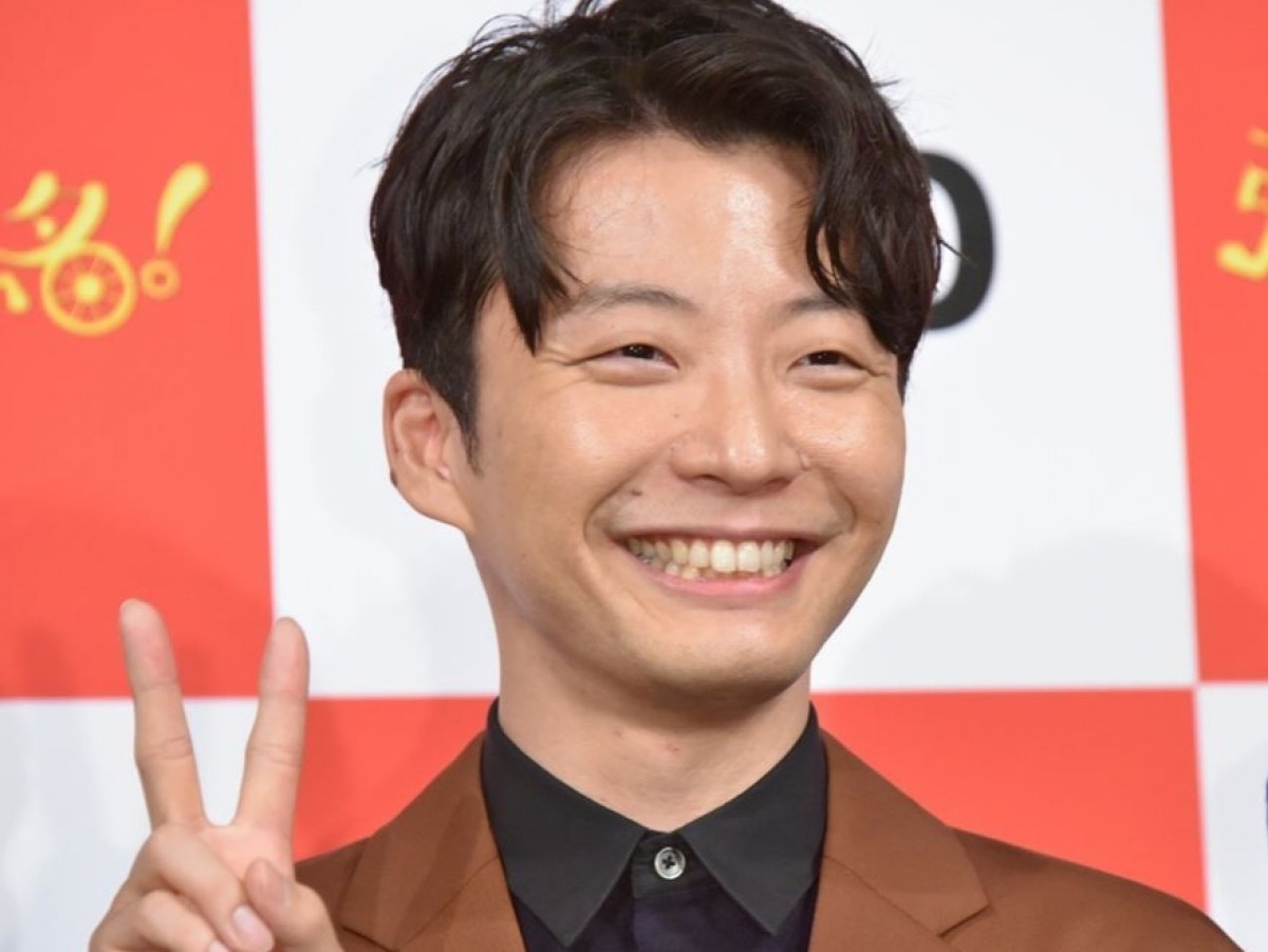 星野源、主演映画イベントにサプライズ登場！ 観客喜びの悲鳴