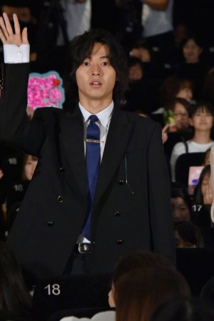 山崎賢人、映画『二ノ国』公開記念舞台挨拶に登場