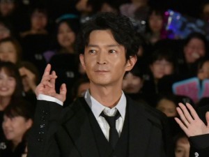 津田健次郎、映画『二ノ国』公開記念舞台挨拶に登場