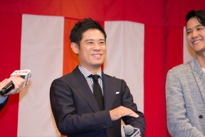 映画『任侠学園』完成披露試写会に登場した伊藤淳史