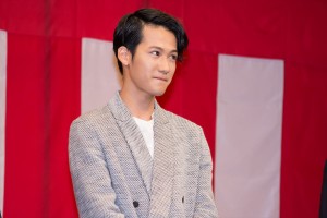 映画『任侠学園』完成披露試写会に登場した葉山奨之