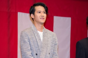 映画『任侠学園』完成披露試写会に登場した葉山奨之