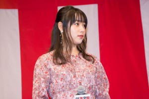 映画『任侠学園』完成披露試写会に登場した桜井日奈子