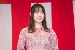 映画『任侠学園』完成披露試写会に登場した桜井日奈子